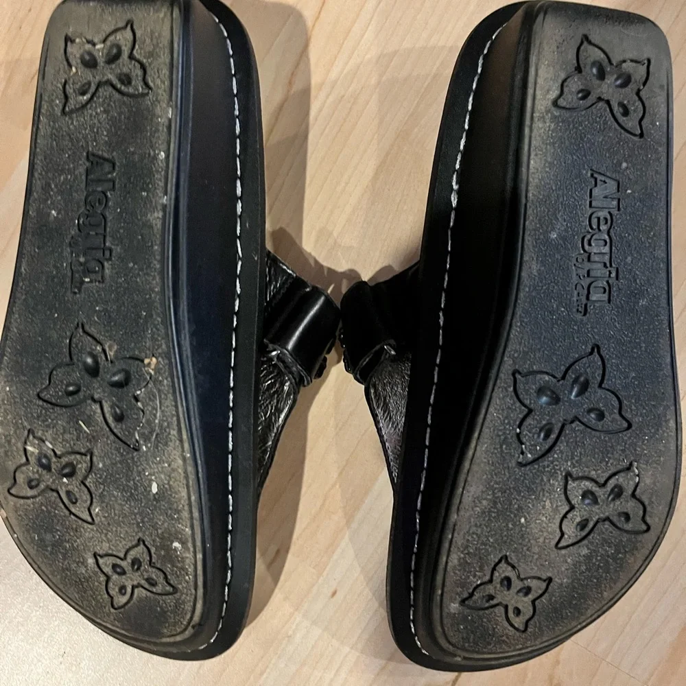 Size 36 - Picture 2 of 3